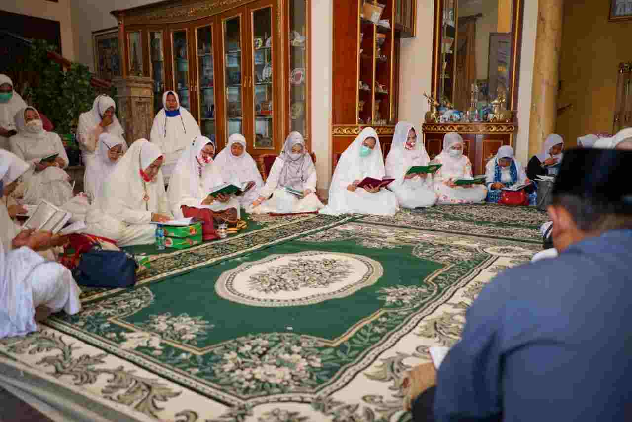 Kahiyang Ayu dan Shaula Arindianti Bermunajat Doakan Suami Menjadi Pemimpin Medan