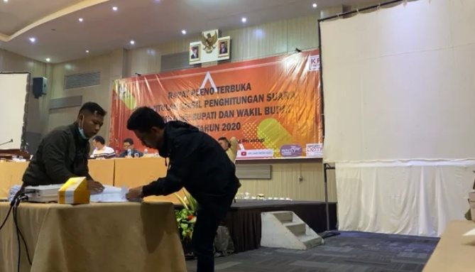 Rapat Pleno Terbuka Rekapitulasi Penghitungan Suara, Cory Theo Paslon Nomor 5 Unggul