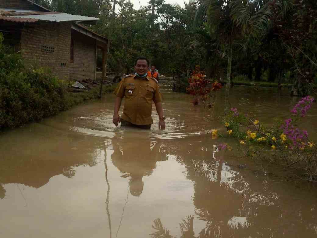 Camat Tinggi Raja Himbau Warga Wapada Musim Hujan