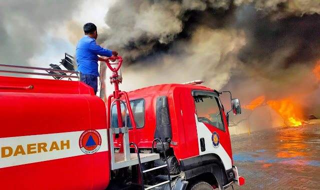 Pabrik Produksi Springbed Terbakar di Mencirim