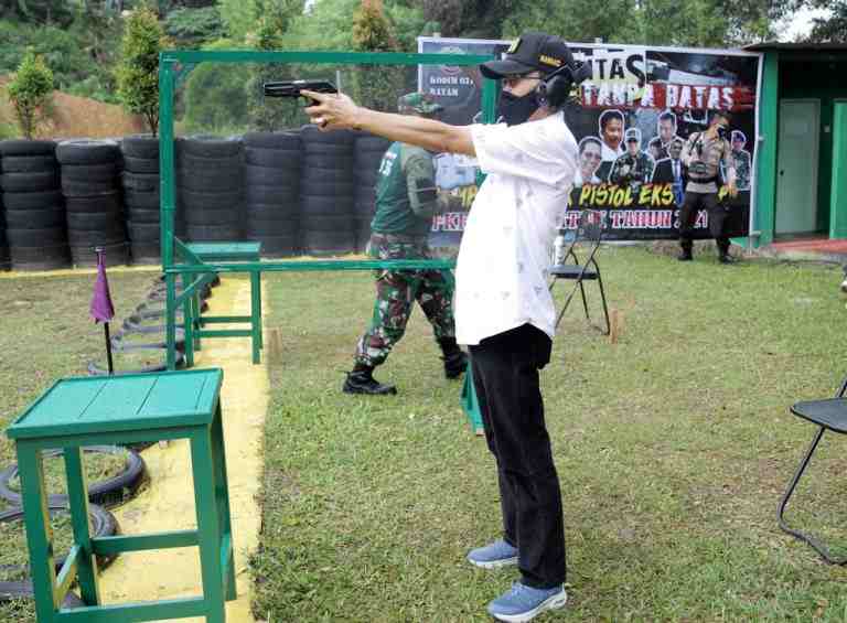 Lomba Tembak Pistol Eksekutif, Wawako Batam Tembakkan 15 Peluru