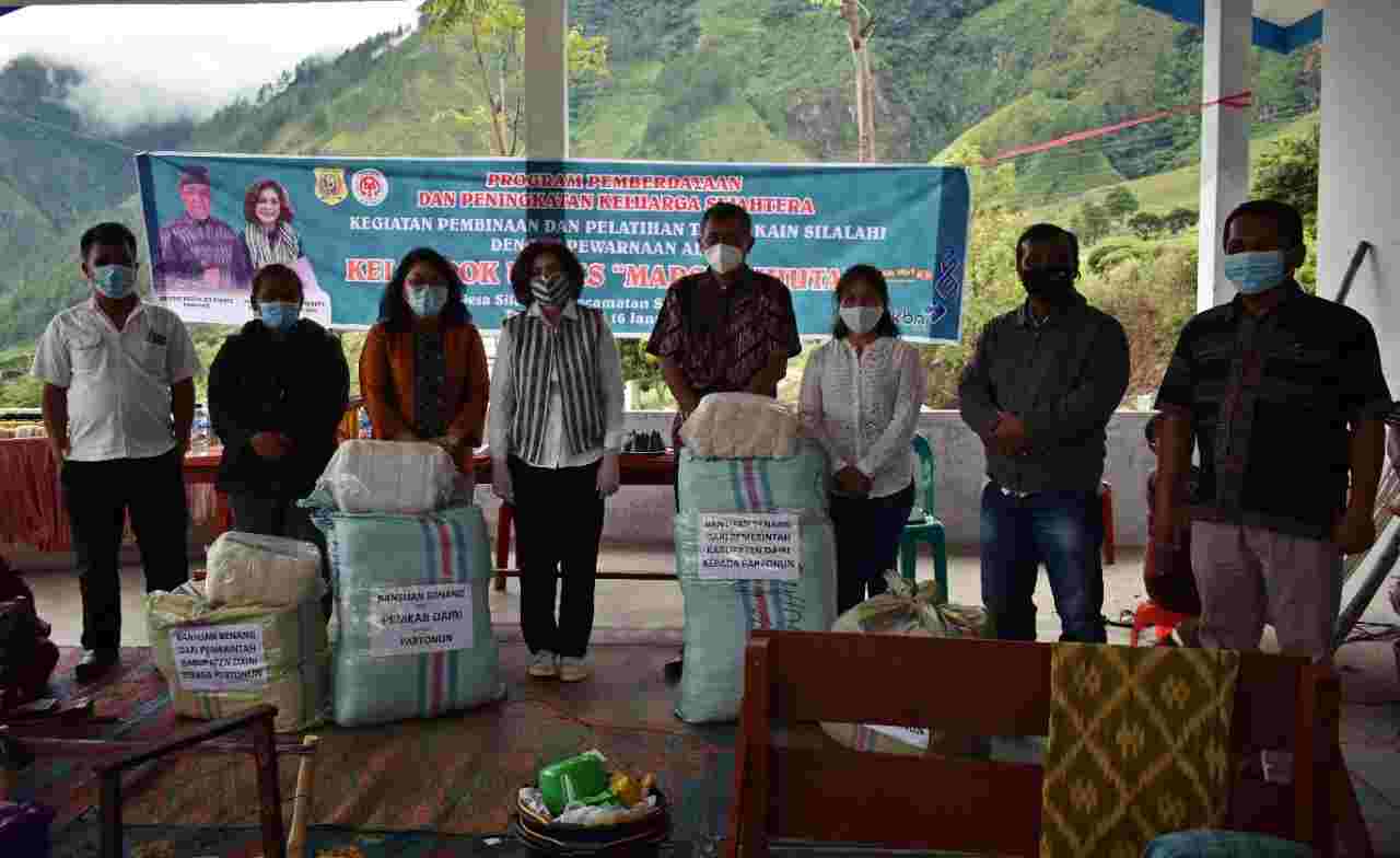 Ditengah pandemi, Binaan Dekranasda Dairi Raih Penghargaan Desain Masker Kategori Fashion