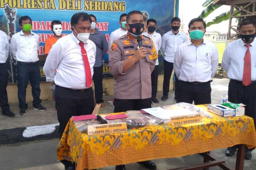 Wakapolresta Deli Serdang Pimpin Konferensi Pers Kasus Pembunuhan Ngasil Tarigan di Gunung Meriah