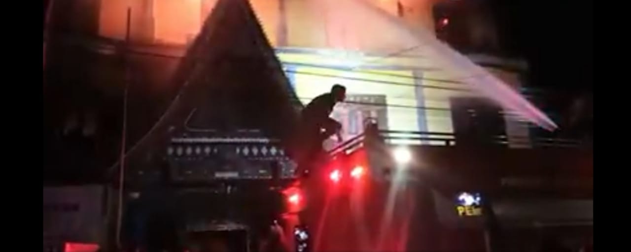 Kantor Pajak Terbakar di Balige, Warga Berhamburan