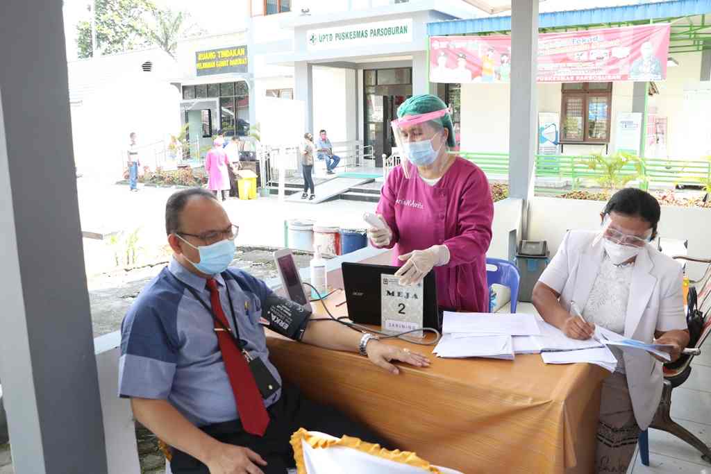 Dosis Kedua; Forkopimda dan Tenaga Kesehatan di Siantar Divaksin Covid-19