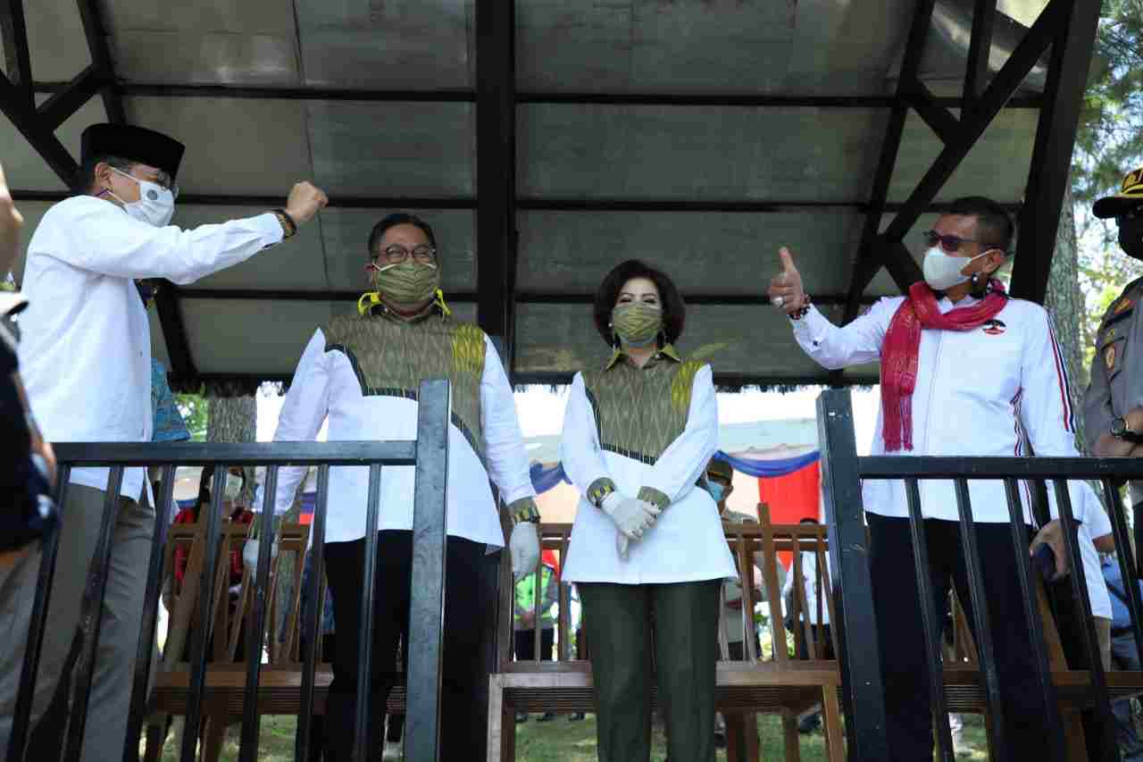 Sandiaga Uno: Tak Perlu ke Luar Negeri, Semua Pariwisata Ada di Dairi