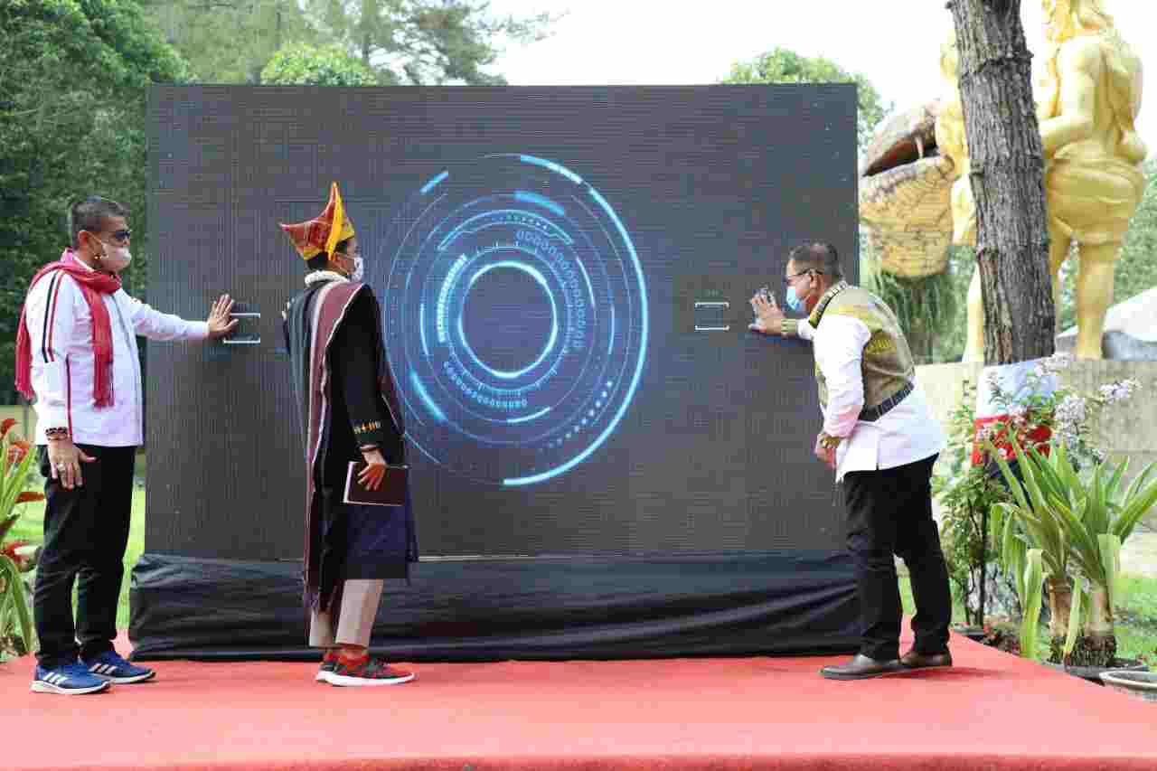 Sandiaga Uno Hadiri Pencanangan Kampung Ulos Desa Silalahi