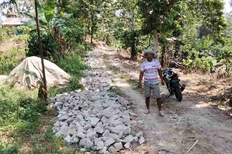Proyek Perkerasan Jalan di Desa Tualang Tidak Patuhi UU, Masyarakat Resah