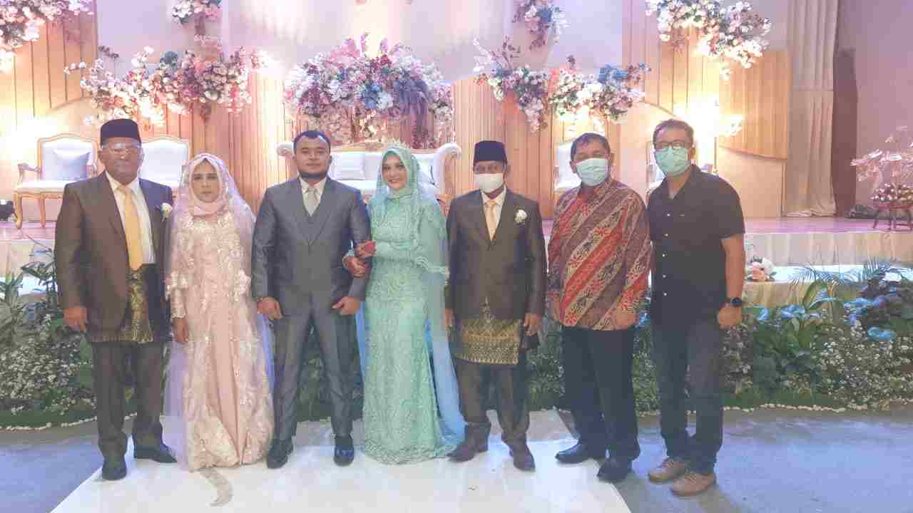 Bupati Karo Hadiri Resepsi Pernikahan Putra Kepala Koperindag Provsu