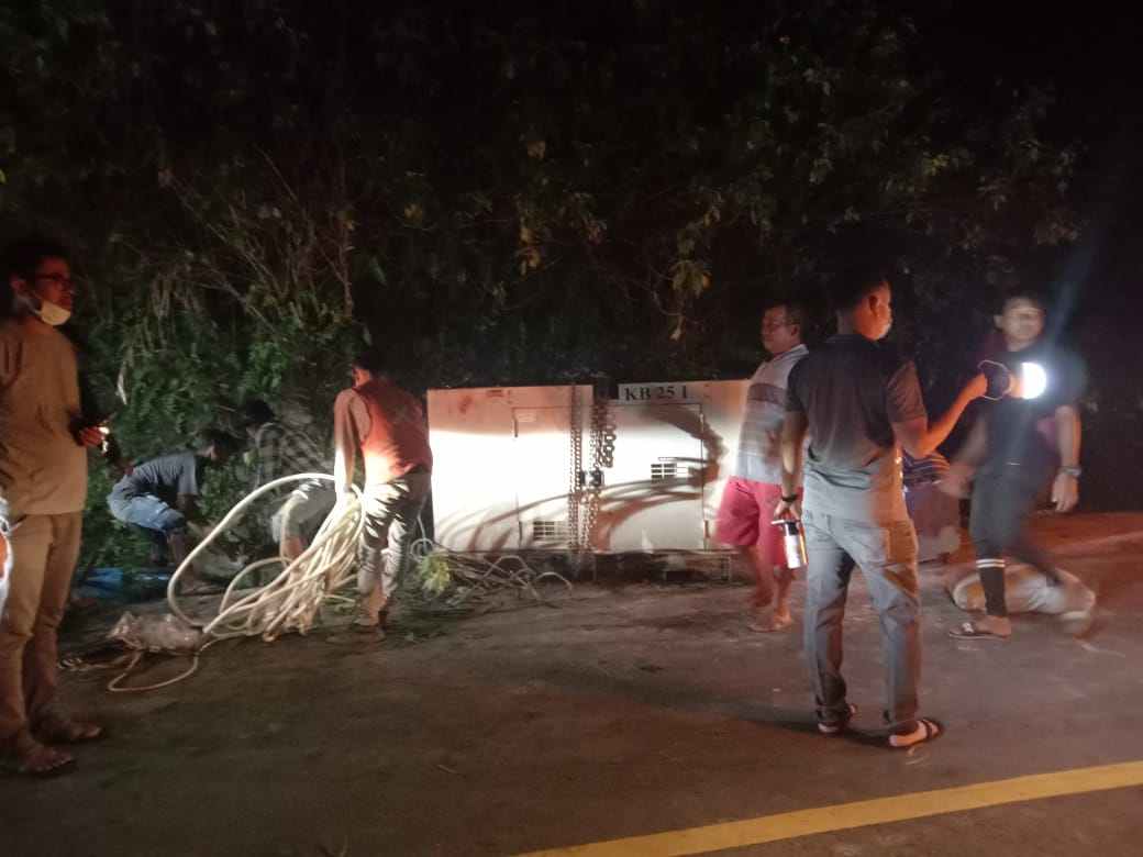 Satu Unit Mobil Jenis Canter 110 PS Terbalik di Jalan Nasional, Satu Meninggal Dunia Ditempat 