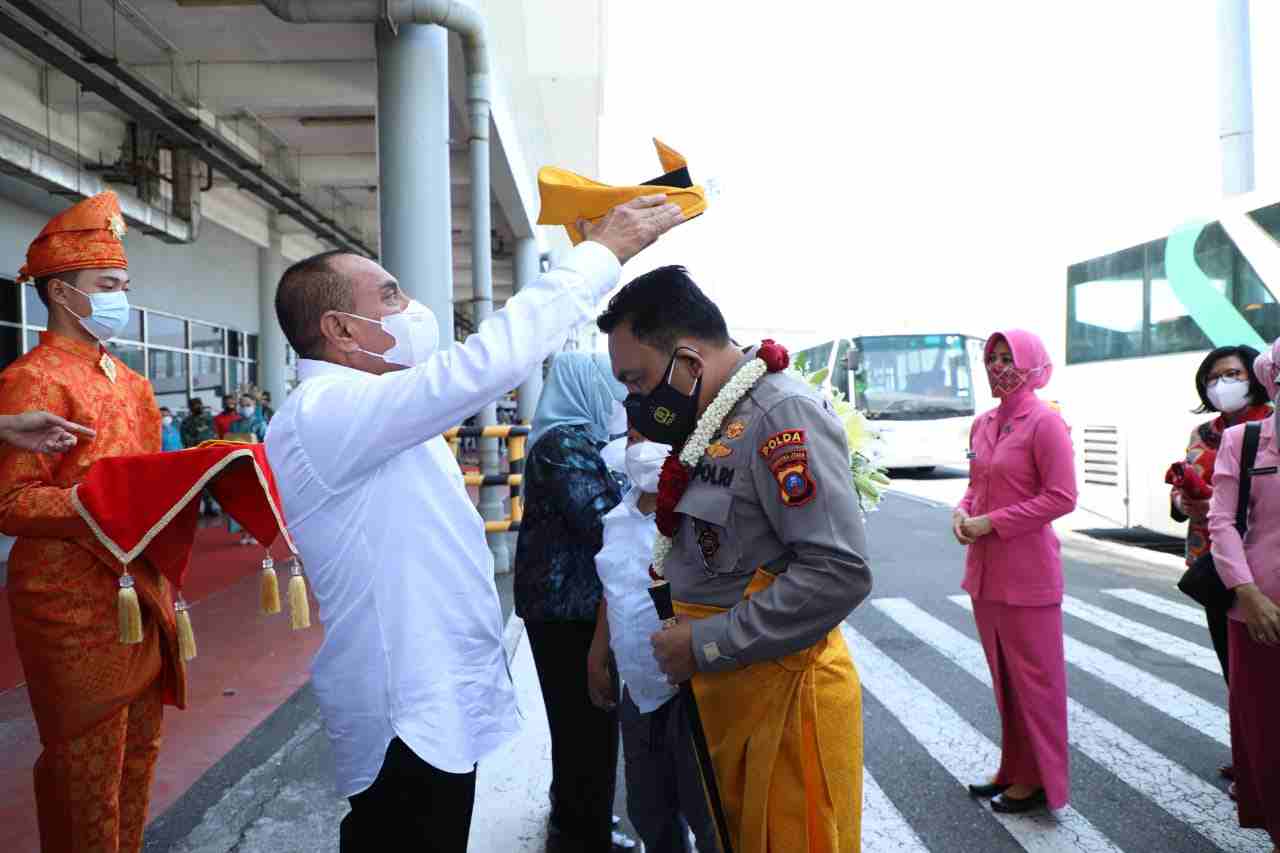 Kapoldasu, Irjen Pol RZ Panca Putra Simanjuntak, Disambut Forkopimda Sumut Saat Tiba di Kualanamu