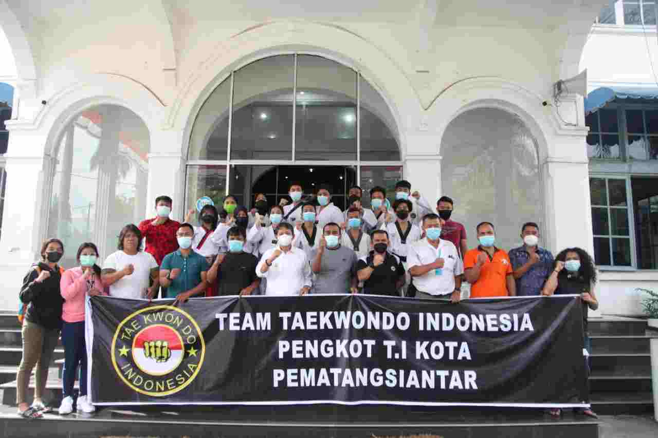 Wawako Siantar Berangkatkan 13 Atlet Taekwondo MIMAC ke Seleksi Popnas dan Pomnas di Medan
