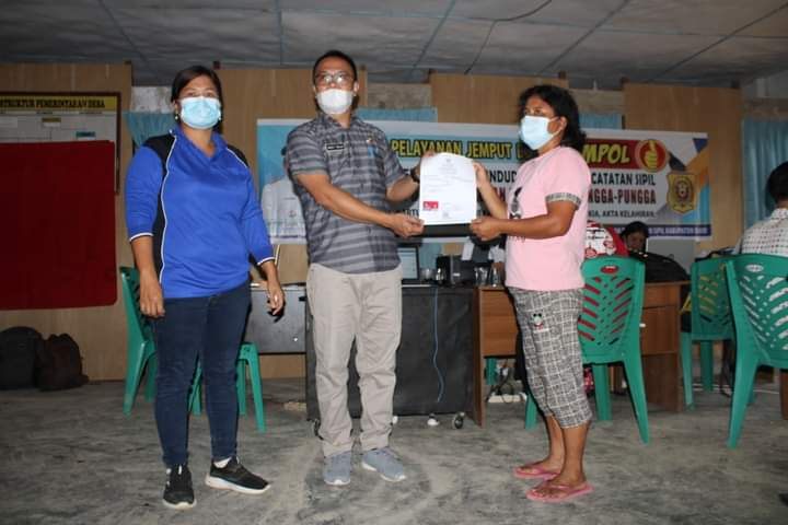 Tingkatkan Pelayanan, Disdukcapil Pemkab Dairi Lakukan Jemput Bola 