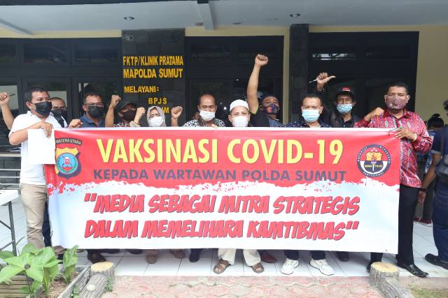Wartawan yang Bertugas di Polda Sumut Divaksinasi