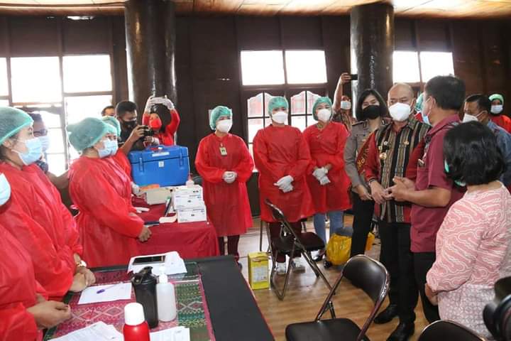 Bupati Taput Buka Pelaksanaan Program Vaksinasi 1000 Orang Program Poldasu