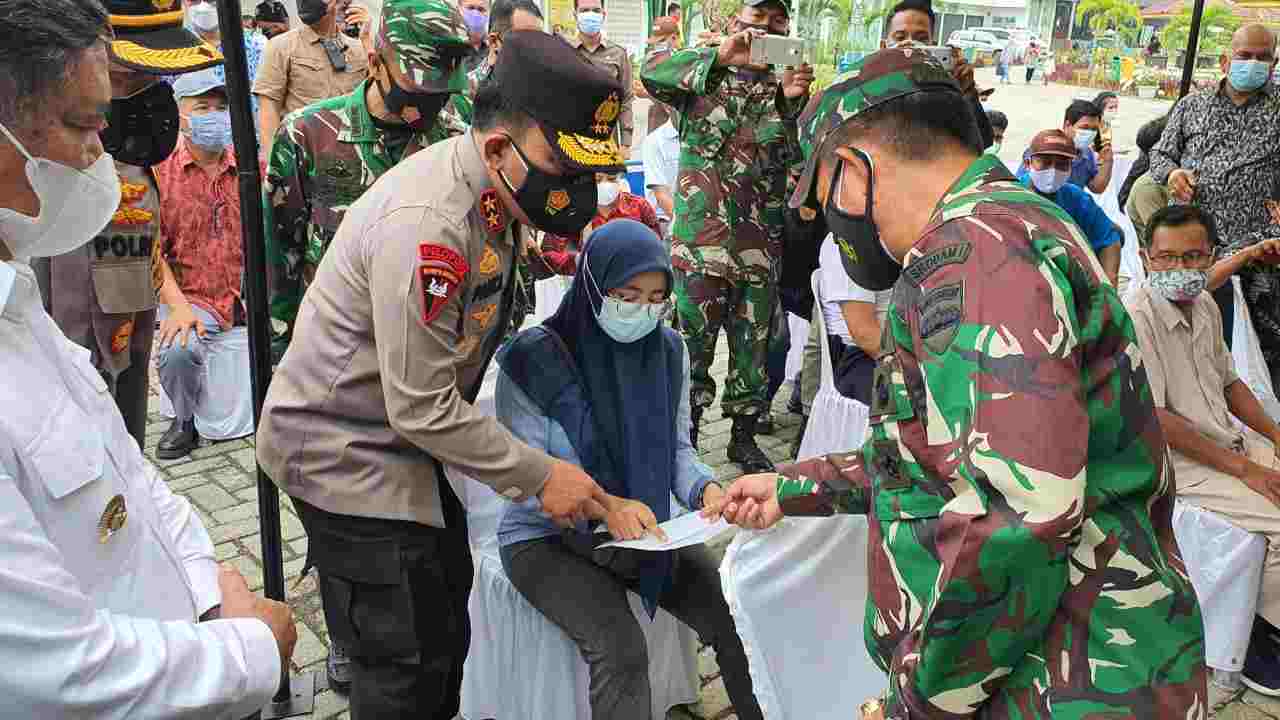 Kapoldasu dan Pangdam I/BB Cek Vaksinasi Bagi 530 Kaum Buruh
