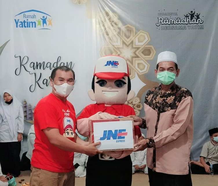 Konsisten Jalankan Budaya Berbagi, JNE Medan Kembali Santuni Anak Yatim, Hingga Datangkan Pendongeng
