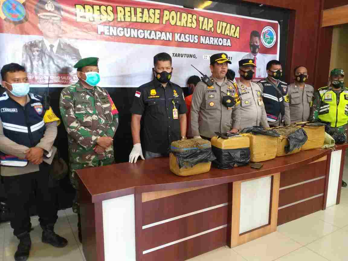 Setelah Aksi Kejar-kejaran di Sipoholon, Mobil dan Tersangka Pembawa Ganja Diringkus Polisi