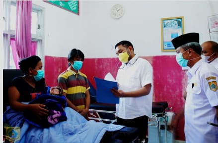 Terobosan Baru Layanan Kependudukan di Pakpak Bharat, Bayi Lahir Langsung Dapat Akta