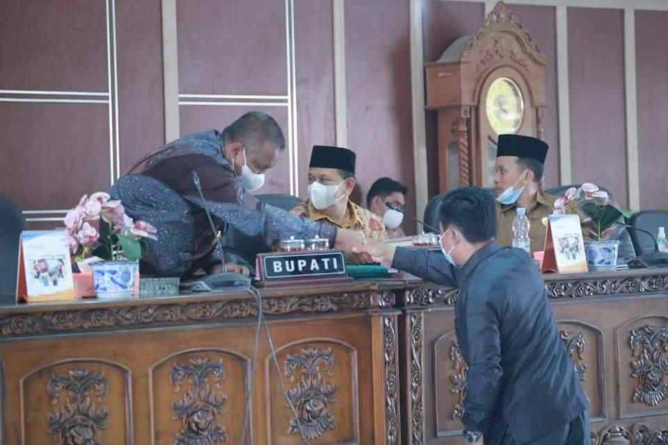 Pj Bupati Labuhanbatu Sampaikan Nota Jawaban Dalam Ranperda APBD 2020