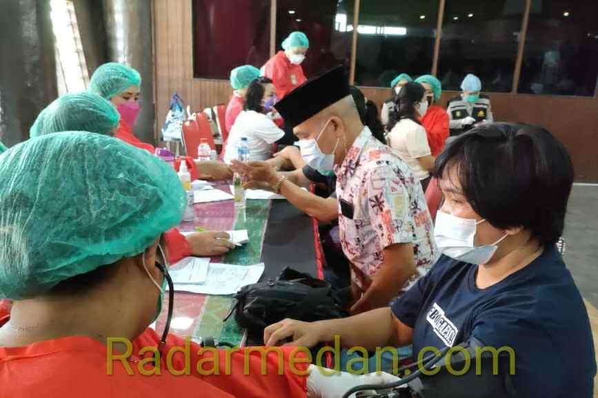 Polres Taput Vaksinasi 2551 Warga Taput Jelang HUT Bhayangkara ke-75