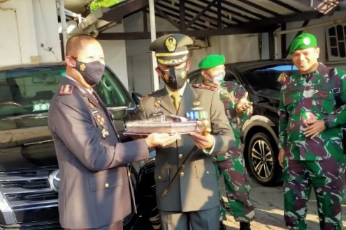 Ulang Tahun Bhayangkara Ke-75, Dandim 0203/LKT Berkunjung Silaturahim ke Rumah Dinas Kapolres Binjai