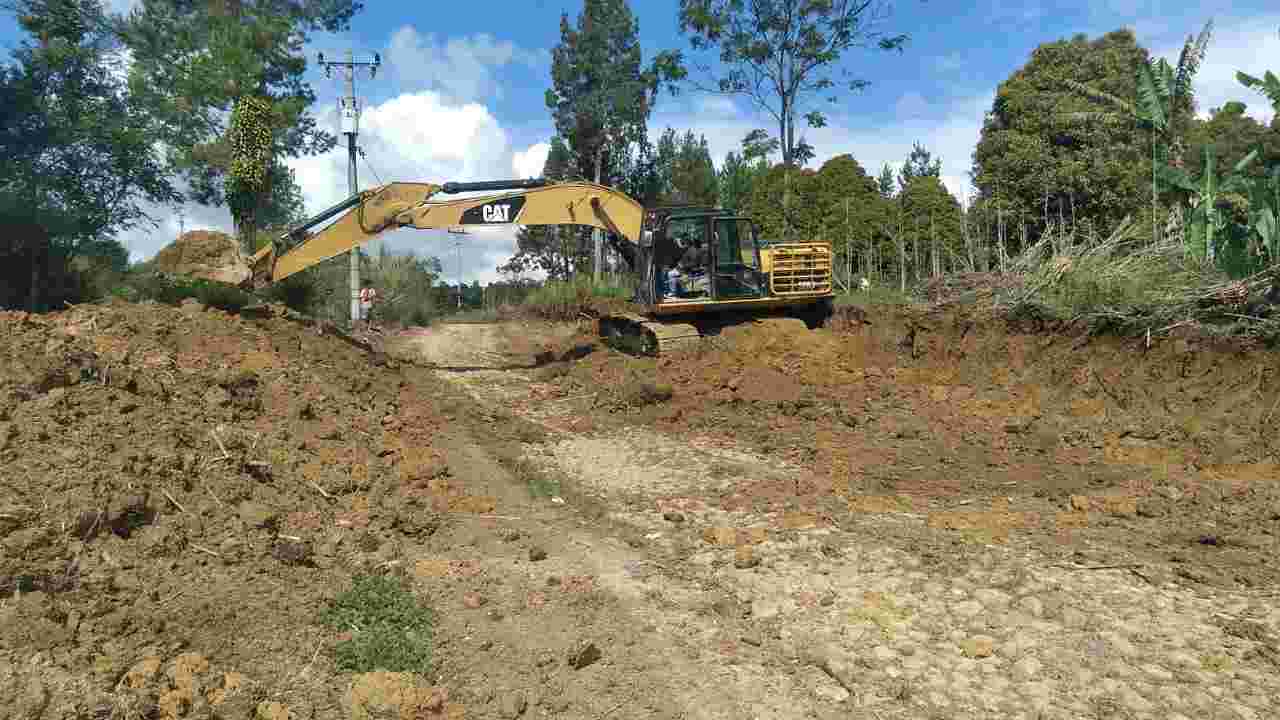 Dinas PUPR Samosir Realisasikan Program 100 Hari Bupati Samosir Vandico T. Gultom