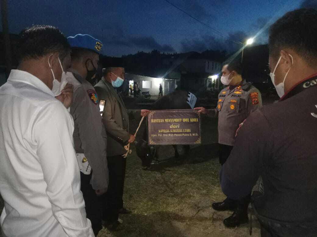 Kapolda Sumut Serahkan Bantuan Qurban untuk MUI Tapanuli Utara