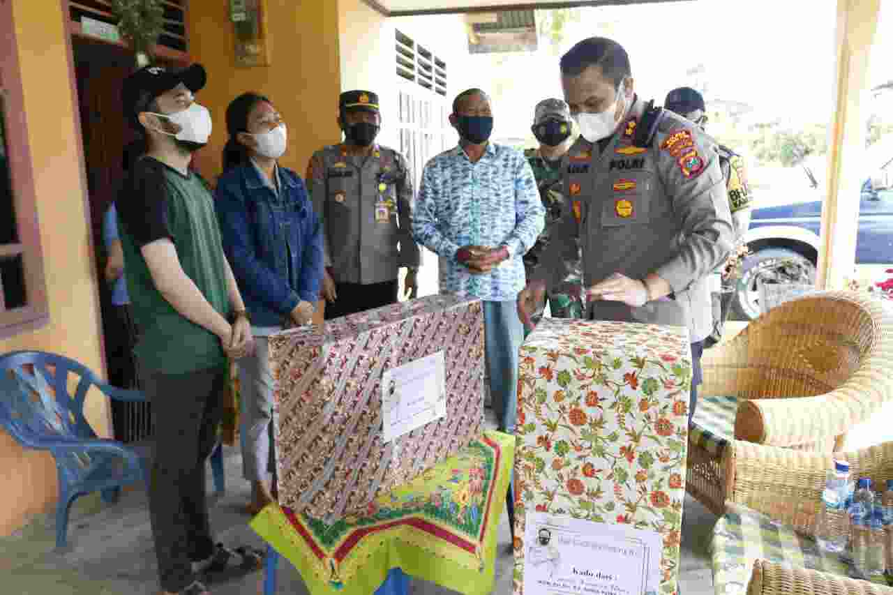 Tunda Pesta Penikahan Kapolda Sumut Beri Apresiasi Sepasang Pengantin Di Siborongborong