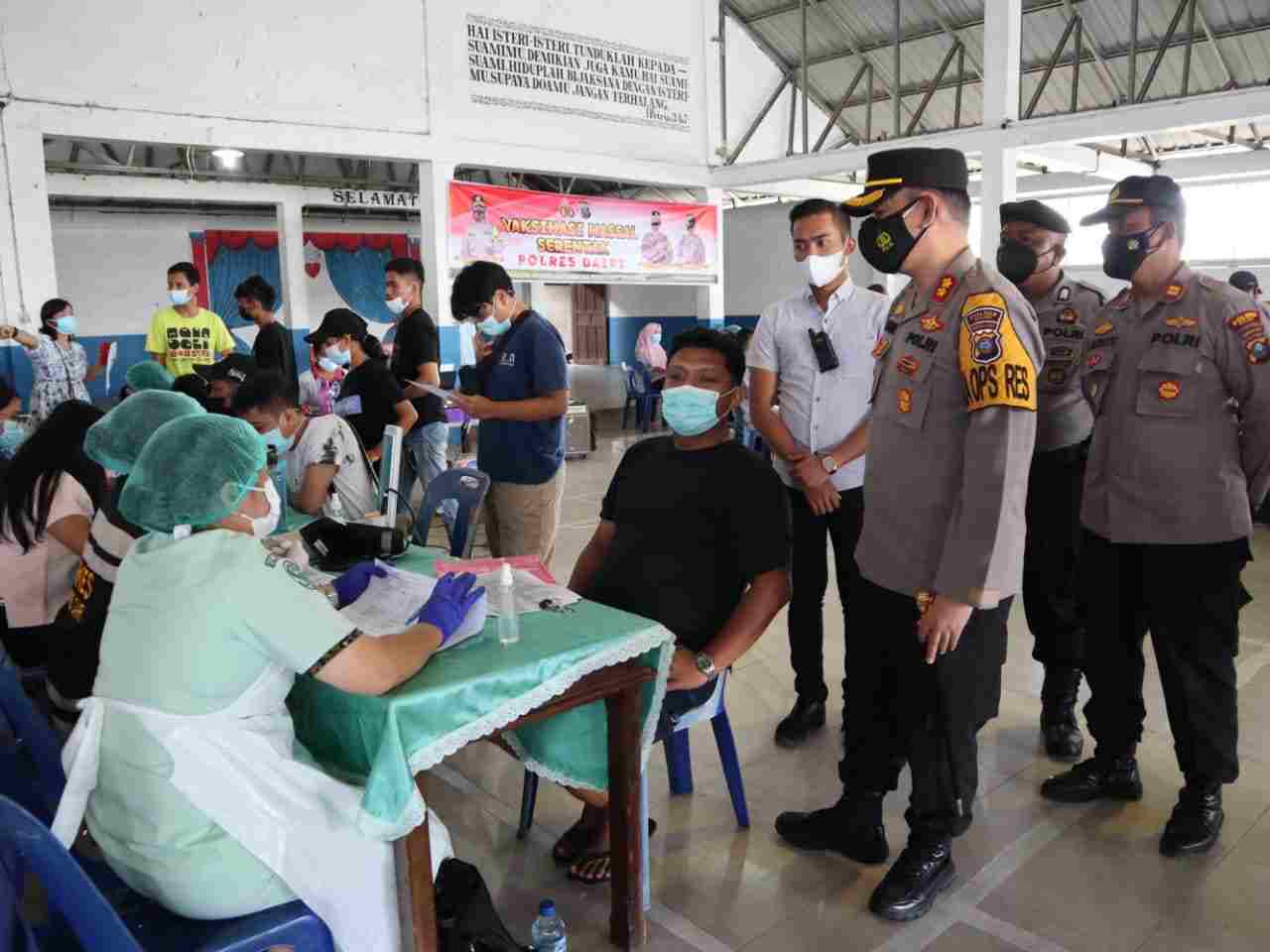 Kapolres Dairi Tinjau Pelaksanaan Vaksinasi Tahap II di Sidikalang