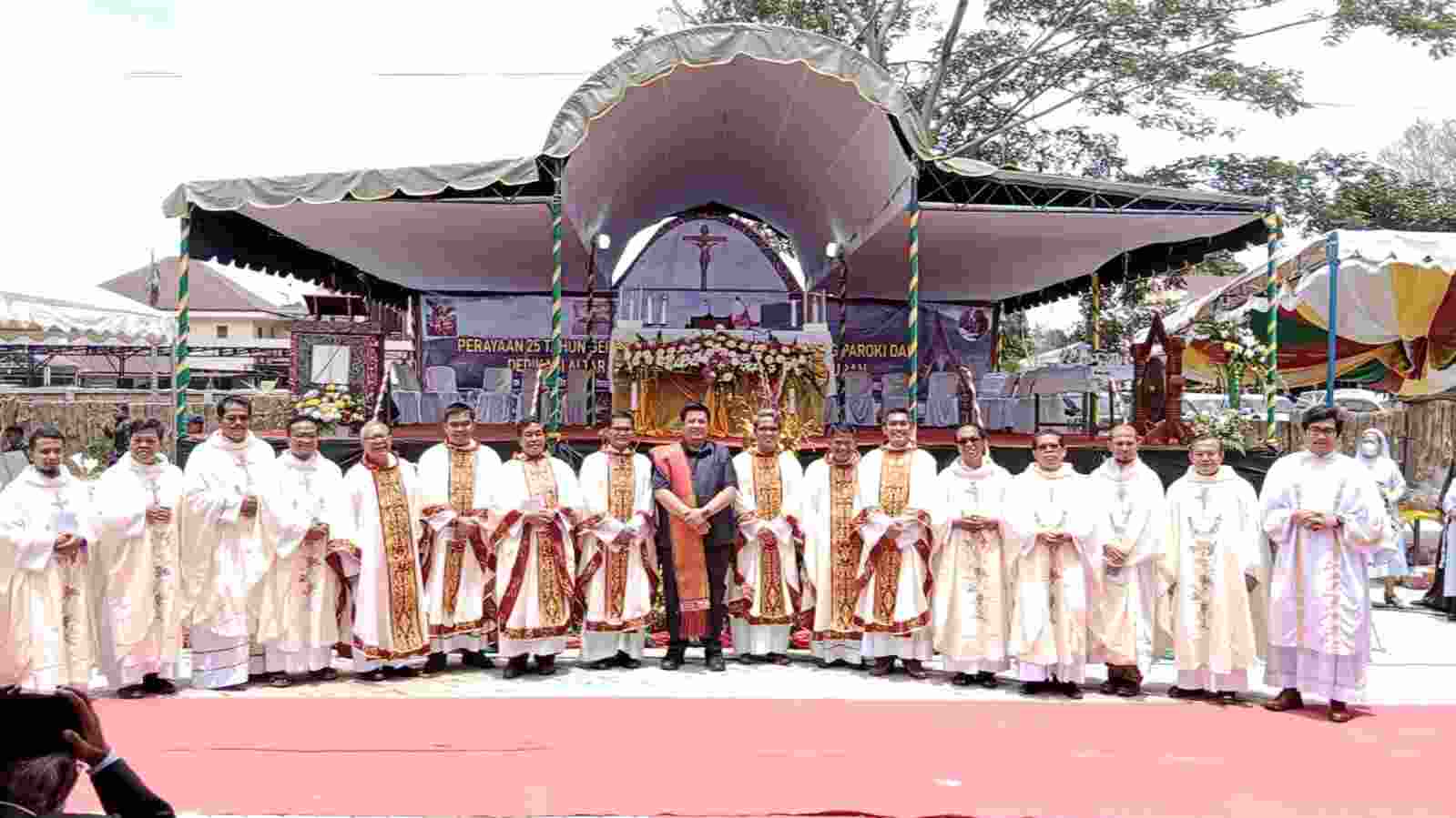 Pesta Perak 25 Tahun Gereja Inkulturatif Khatolik St. Mikhael Pangururan, Ini kata Bupati Samosir