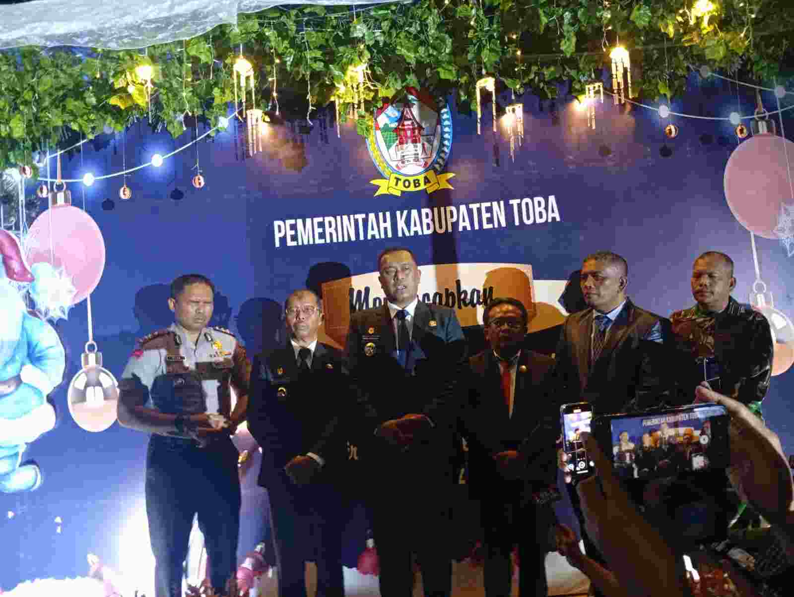 Bupati Toba di Natal Oikumene Serukan Semangat Natal Simbol Kebersamaan