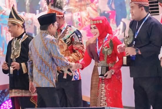 Bupati Labuhanbatu Terima Penghargaan Anugerah Kebudayaan dari PWI Pusat