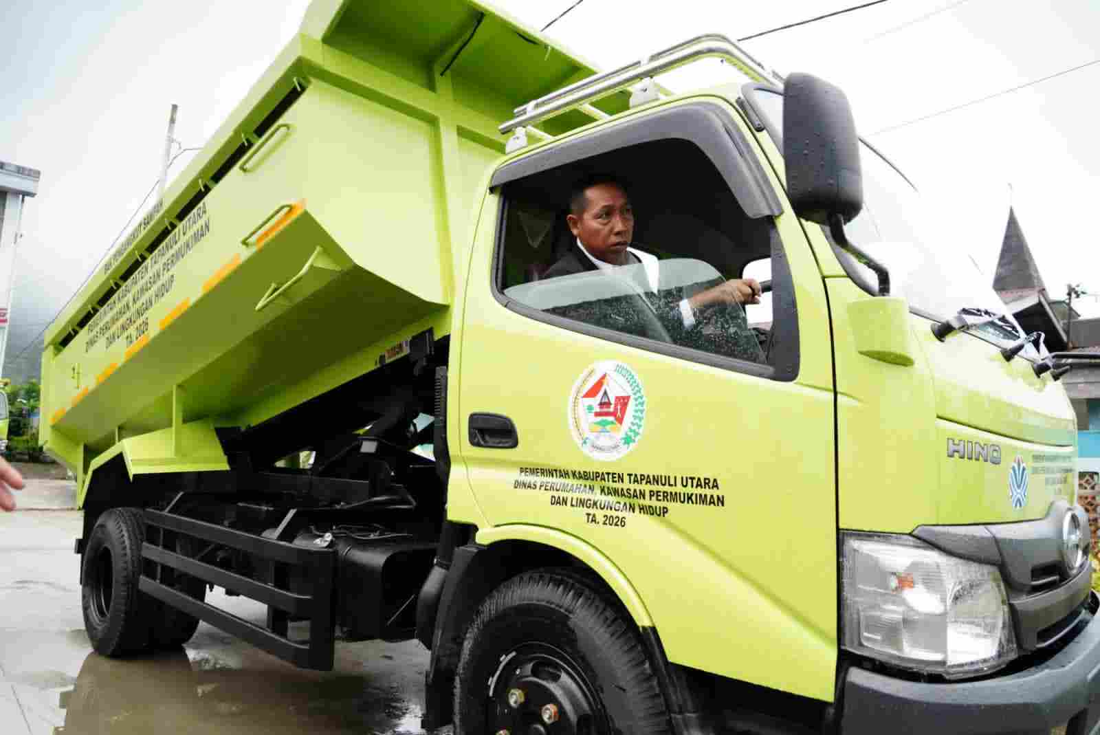 Tingkatkan Pelayanan Publik, Bupati Taput Resmikan Operasional Truk Kebersihan Baru
