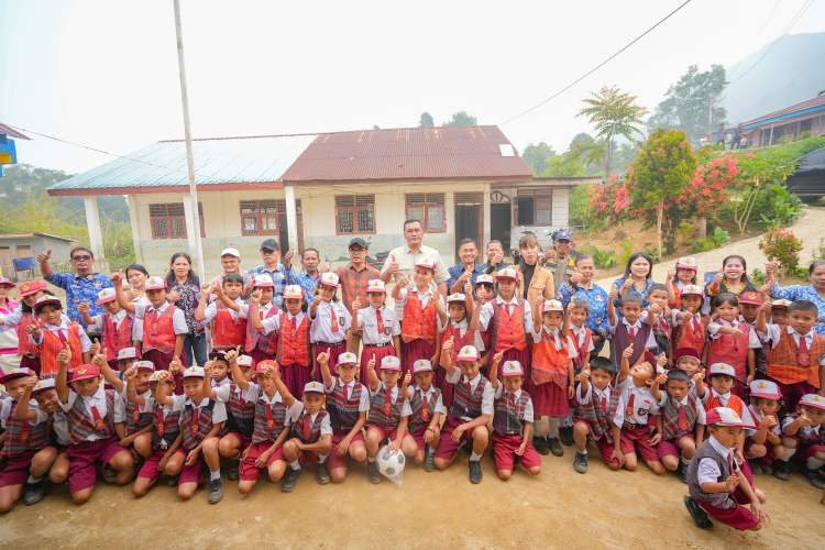 Sekolah di Pelosok Toba Kekurangan Fasilitas, Bupati Turun Tangan dan Eksekusi