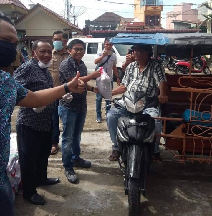 DPRD Sibolga Salurkan Bantuan Warga Tionghoa kepada Masyarakat 