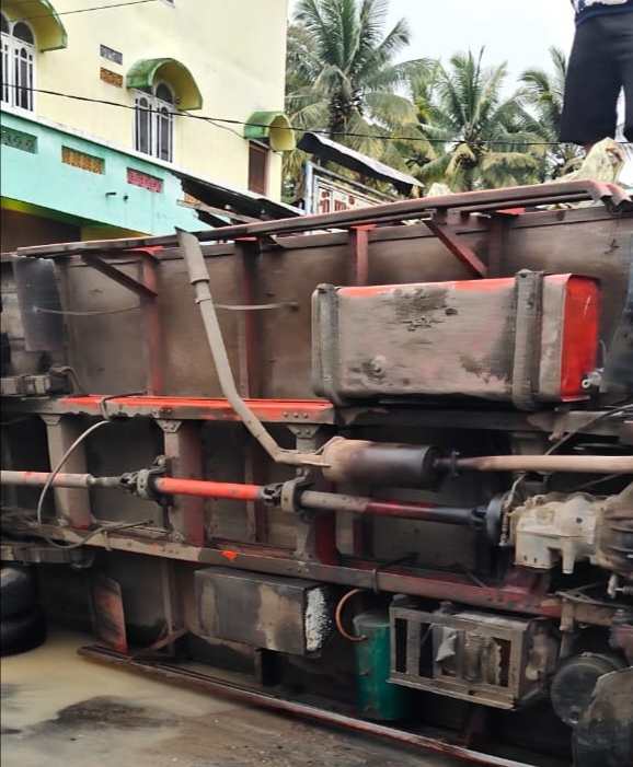 Truk Terbalik di Panei Tongah, Tidak Ada Korban Jiwa