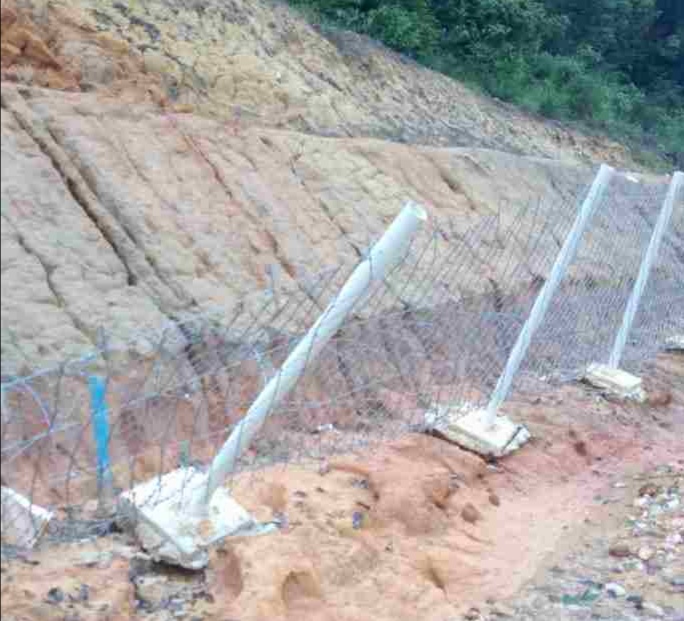 Proyek Bernilai Rp 3,8 M Terkesan Asal Jadi,  Pagar Pembatas Waduk Sei Harapan Rusak Parah