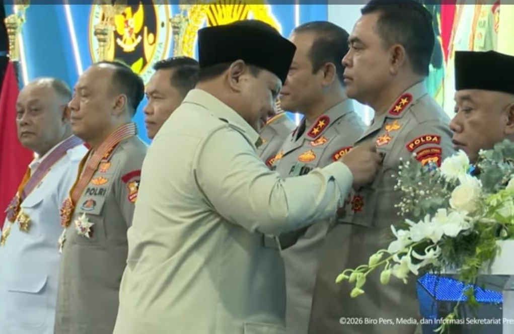 Presiden Prabowo Anugerahkan Satyalancana Wira Karya Kepada Kapolda Sumut
