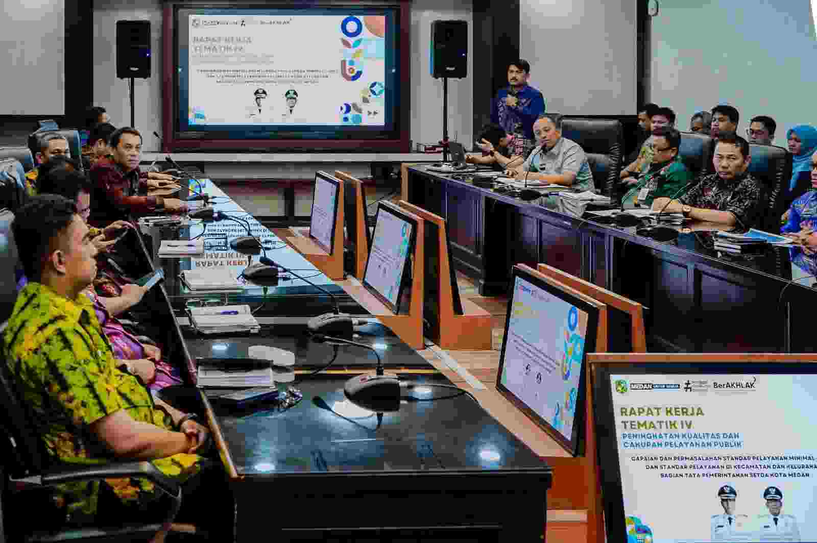 Rico Waas Dorong Digitalisasi, Layanan Ambulans, Pengurusan KK dan KTP di Kelurahan