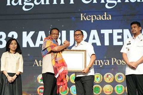Pemkab Taput Terima Penghargaan Atas Komitmen Posbankum Desa dan Kelurahan