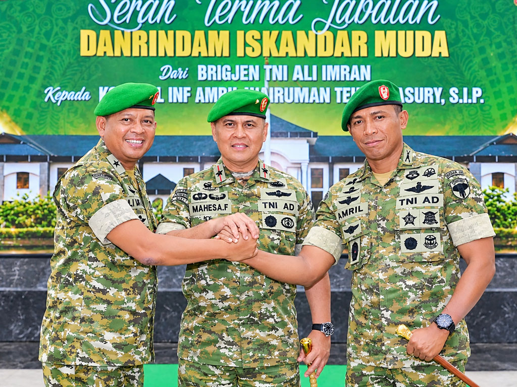 Brigjen TNI Ali Imran Serahkan Tongkat Komando Danrindam IM Ke Kol Inf Amril Hairuman Tehupelasury