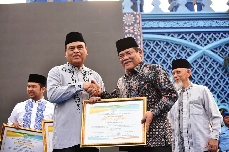 Bupati Deli Serdang Terima Penghargaan BKPRMI Award  2019