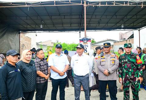 Tinjau Sejumlah TPS, Lom Lom Suwondo Pastikan Pilkades Berjalan Aman dan Lancar