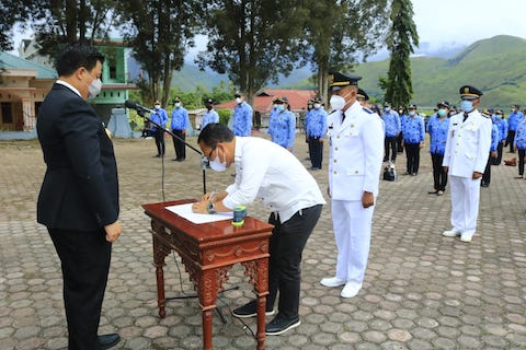 Pelantikansamosir.jpg