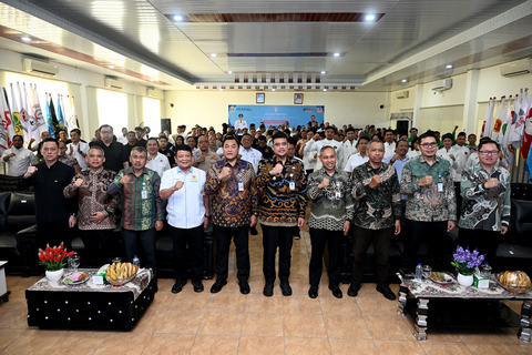 Gubernur Bobby Nasution Serahkan Tali Asih Peraih Medali SEA Games