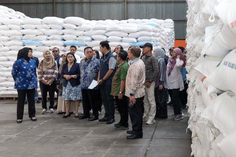 Sambut Ramadhan, Wali Kota Pematangsiantar Membuka Pasar Murah di Lapangan Adam