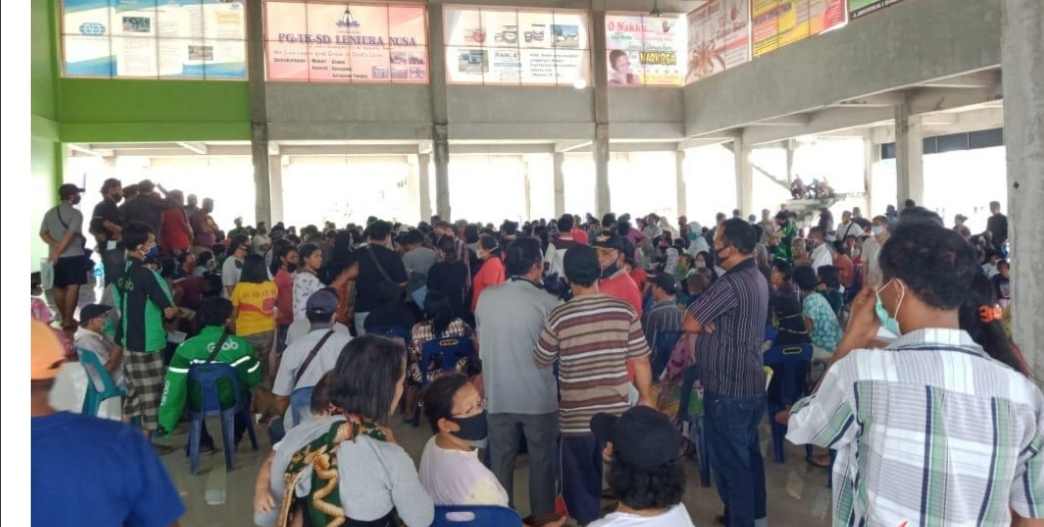 Penyaluran BLT di Simpang Selayang Berkerumun, Dinilai Langgar Protokol Kesehatan