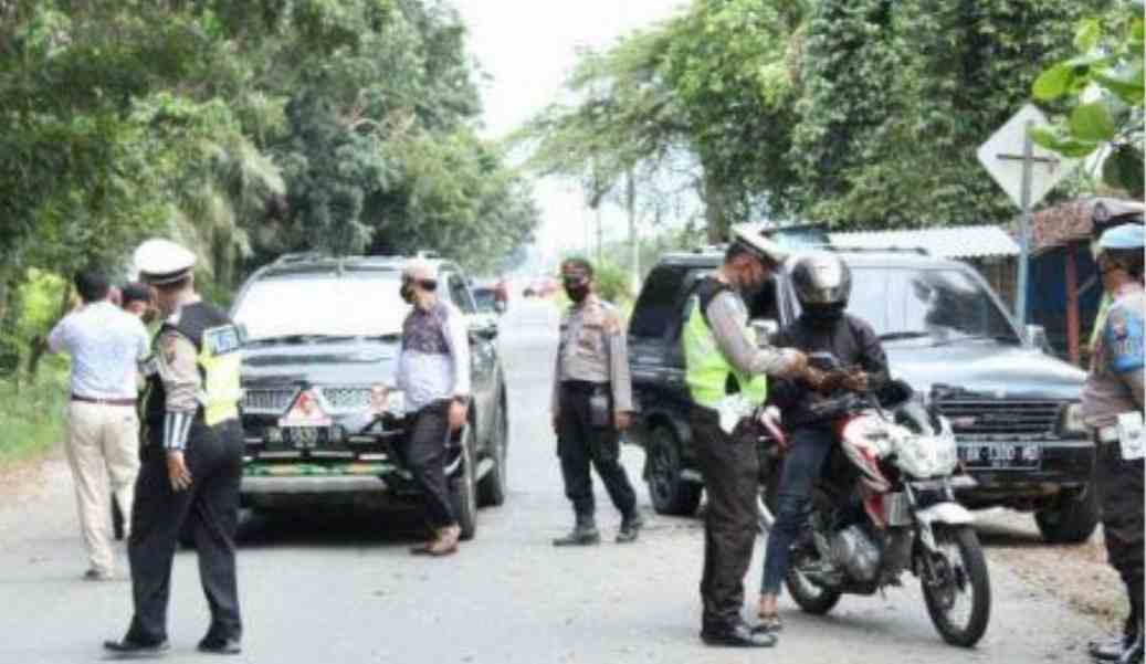 Cegah Penyebaran Covid-19, Polres Sergai Sekat Jalan Menuju Lokasi Wisata