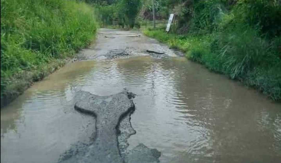 Warga Keluhkan Jalan Provinsi dari Seribudolok ke P Siantar Rusak Parah